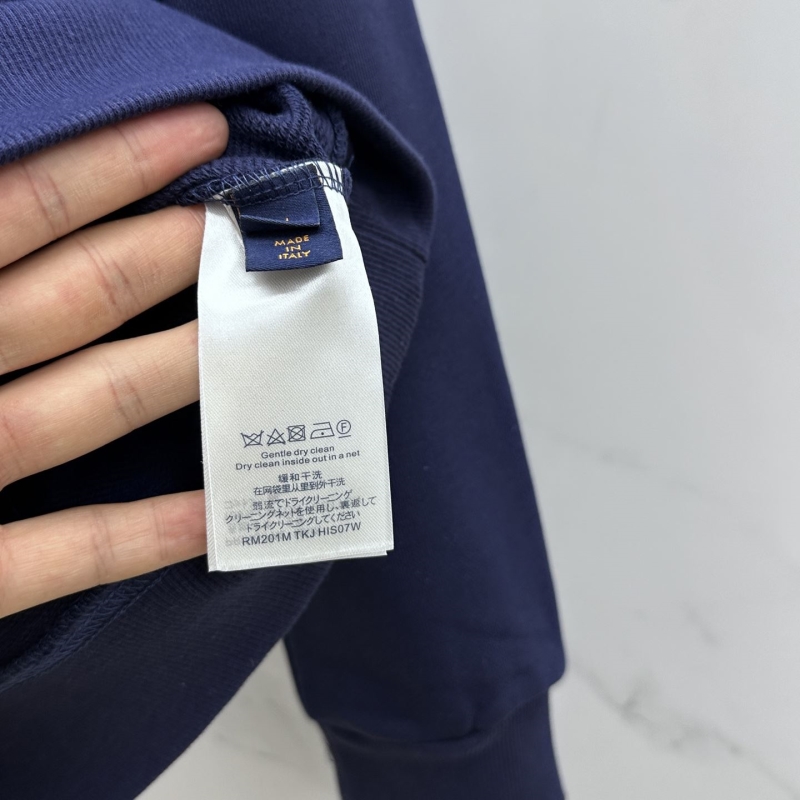 l0vis Vvtt0n hoodies